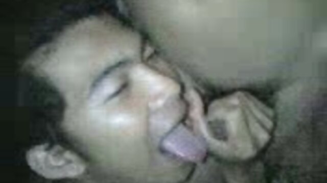 Colocataire baisée porno avec deux hommes une brune endormie avec des lèvres gonflées