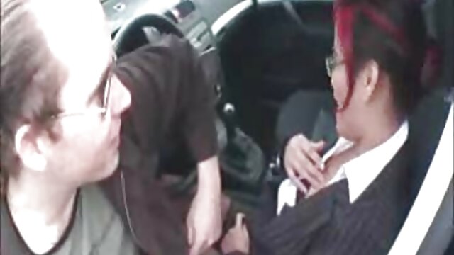 Baisée avec un boss noir video porno 2 femmes et 1 homme sur la table