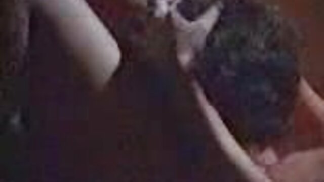 Fille russe se fait enculer homme habillé en femme porno